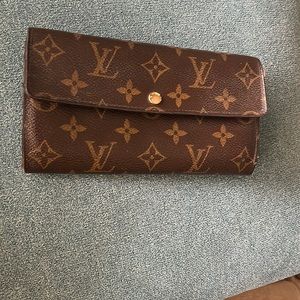 LV wallet- gently used in great condition
